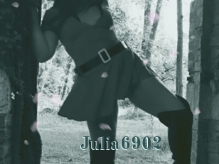 Julia6902