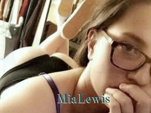 Mia_Lewis