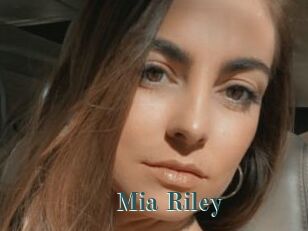 Mia_Riley