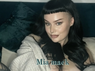 Mia_mack